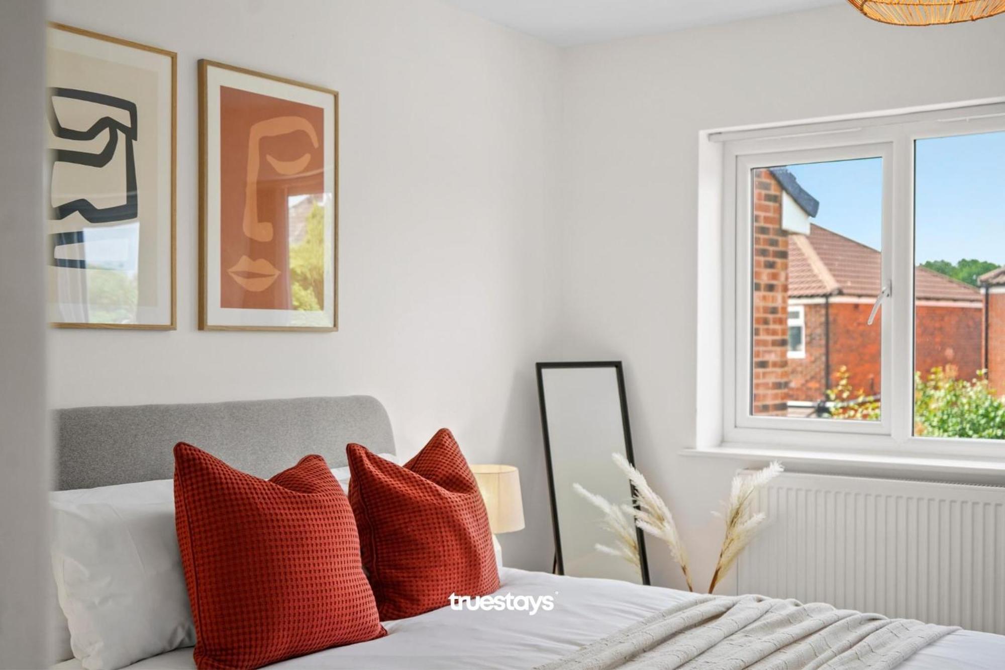 Greaves House By Truestays - 3 Bedroom House In Failsworth, Manchester — Photos 1